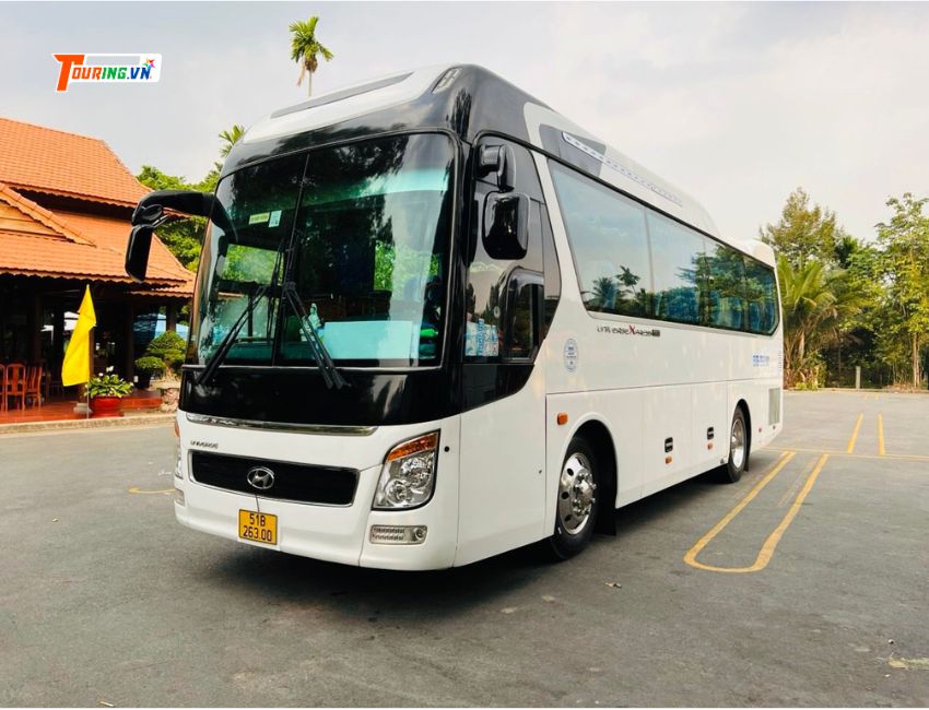 Thuê xe 35 chỗ Đà Nẵng trải nghiệm xe đẹp giá hấp dẫn