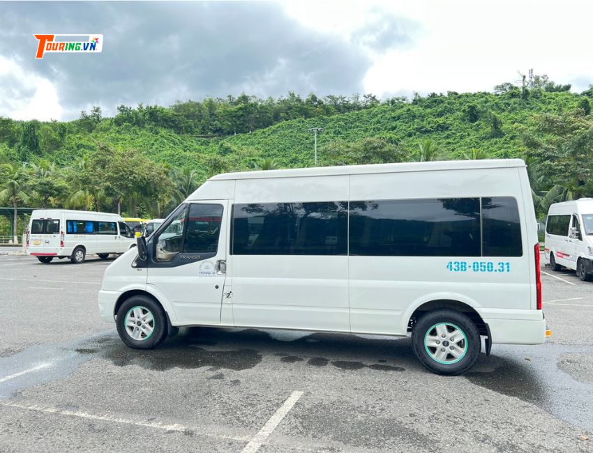 Xe 16 chỗ Ford Trandsit