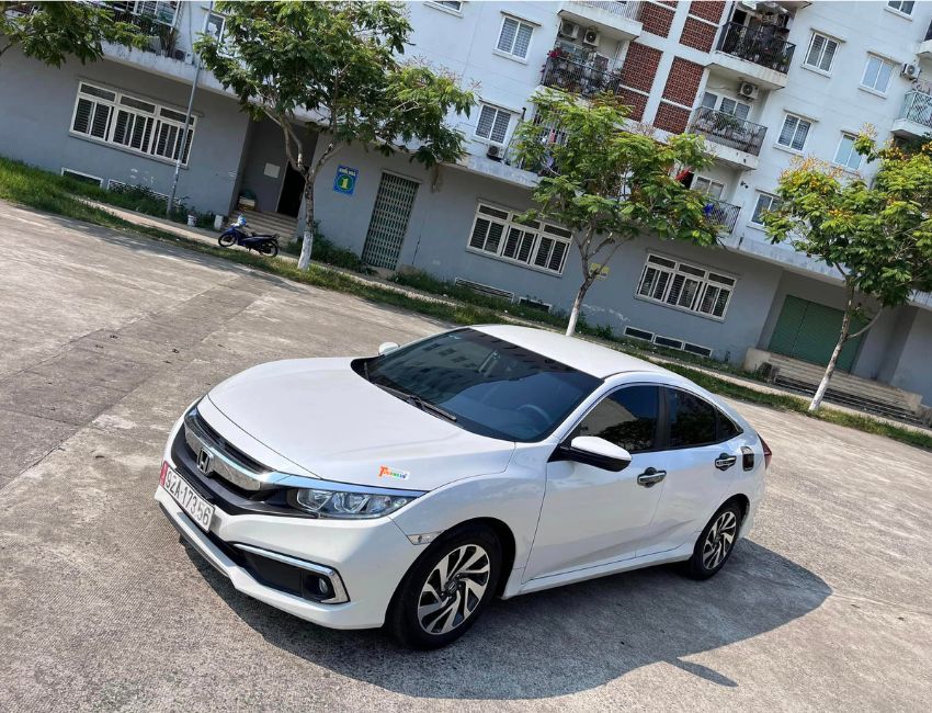 Thuê xe ô tô 4 chỗ Đà Nẵng