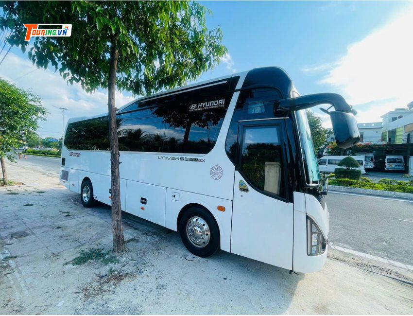 Xe 35 chỗ Universe